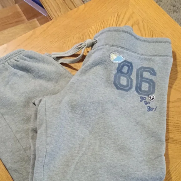 CLASSIC VINTAGE PINK VICTORIA'S SECRET SIZE MEDIUM CAPRI GRAY SWEATPANTS 💕 - Picture 8 of 8